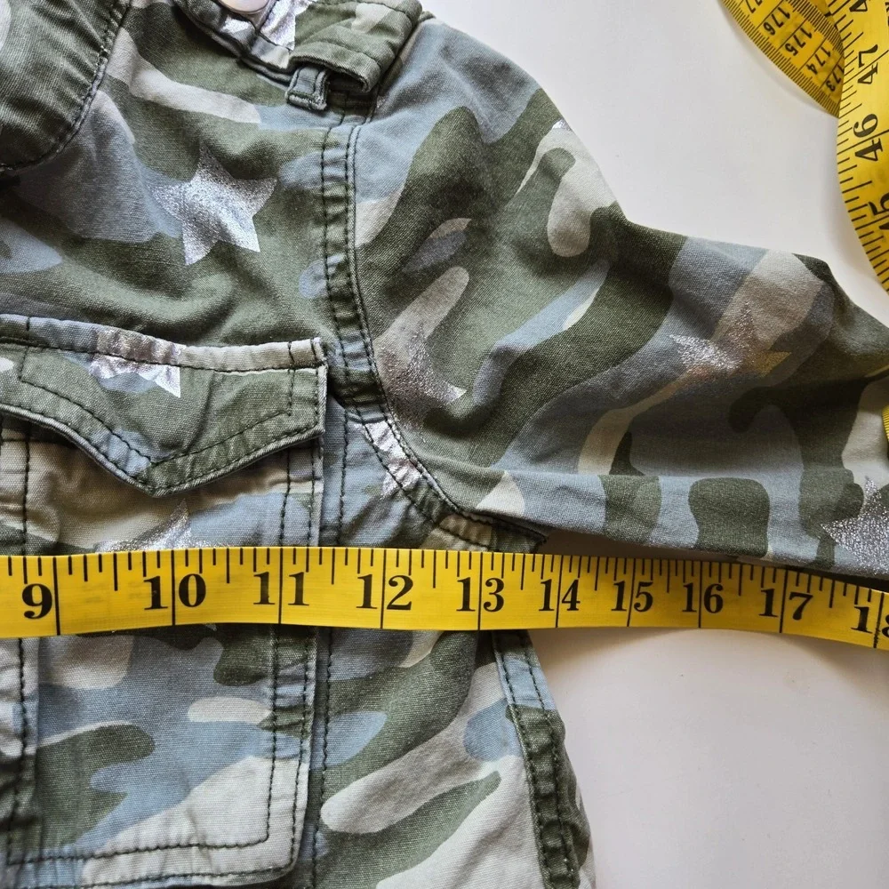 Gap Kids Green Camo Jacket‎ Girl's Size XS Metalic Silver Stars Pockets Military